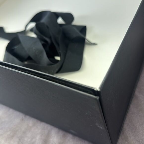 Large Gucci Box & Ribbon - Picture 7 of 7